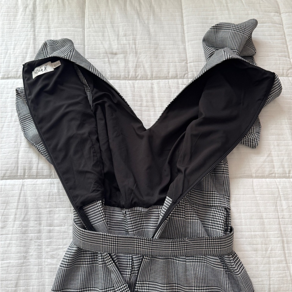 Eliza J grey short sleeve dress with belt, size size 2 - Picture 4 of 10